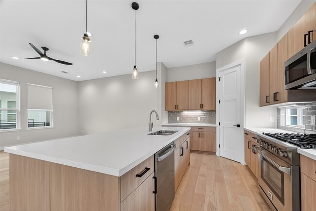 Building Photo - 2511 N MacGregor Way