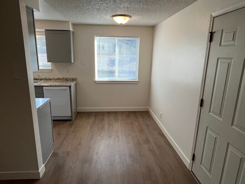 Building Photo - 3335 Willow Ct SE