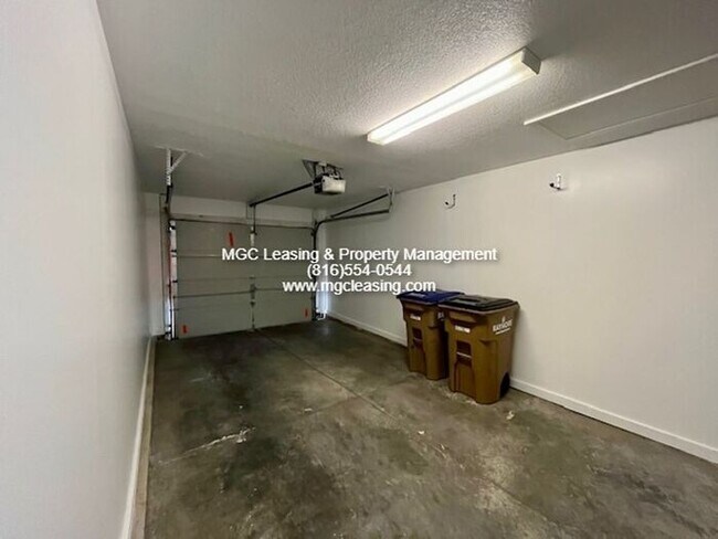 Building Photo - AFFORDABLE, SPACIOUS RANCH STYLE DUPLEX IN RAYMORE!