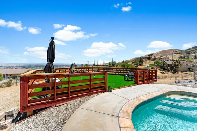 Building Photo - 1055 Lakeview Dr
