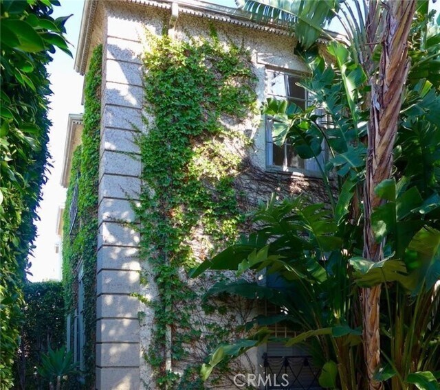 Building Photo - 5962 S San Vicente Blvd