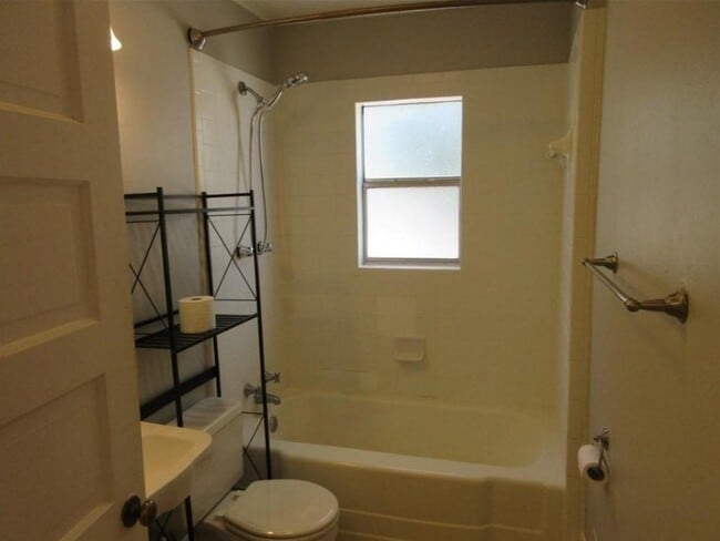 Building Photo - 5501 Montview St