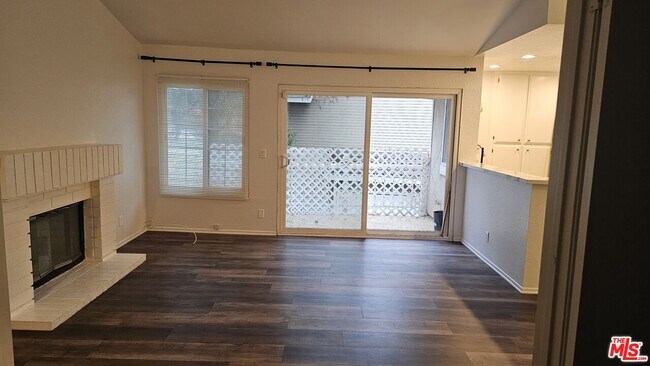 Building Photo - 3851 Amberly Dr