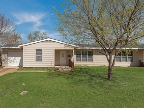 Building Photo - 165 Eisenhower Rd