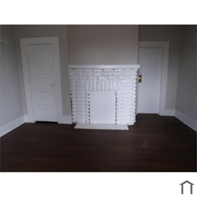 Building Photo - 1249 Waverly St