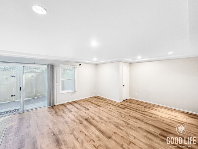 Building Photo - Stunning 2BD/2BA W/ Updated Kitchen, A/C, and Reserved Parking in La Mesa!