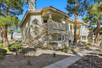 Building Photo - 2 bed, 2 bath Condo Right outside of Summerlin!