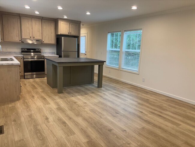 Building Photo - Liberty Pines Mobile Home Community, Raeford, NC