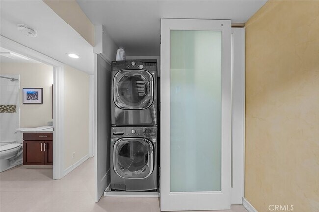 Building Photo - 760 Manhattan Beach Blvd