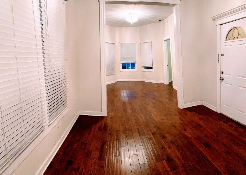 Building Photo - 3418 W McLean Ave