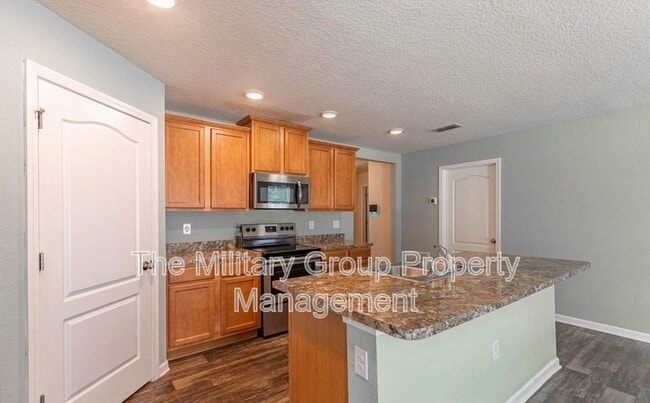 Building Photo - 6914 Sandle Dr