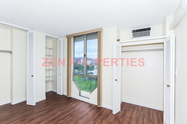 Building Photo - 2 bedroom, 2 bath & 1 parking for rent at Royal Court
