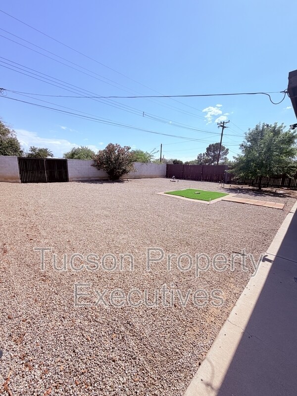 Building Photo - 3626 E Sylvane St