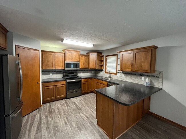 Building Photo - 7825 Yankee Woods Dr