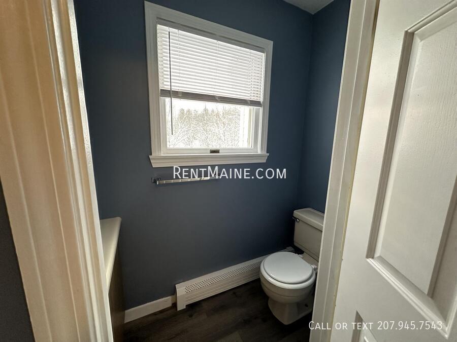 Building Photo - 114 Main Rd S