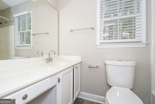 Building Photo - 3330 Dogwood Dr
