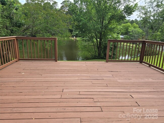Building Photo - 5027 Malibu Dr