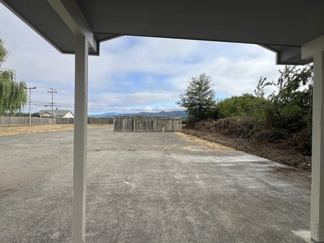 Building Photo - 1755 Glendale Dr