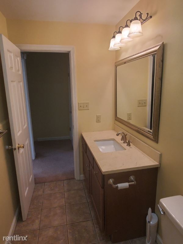 Building Photo - 2 br, 1.5 bath Townhome - 3334 Lynnwood Dr