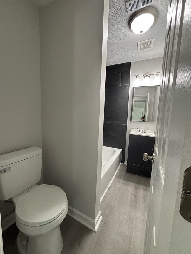 Building Photo - 211 Gertrude St