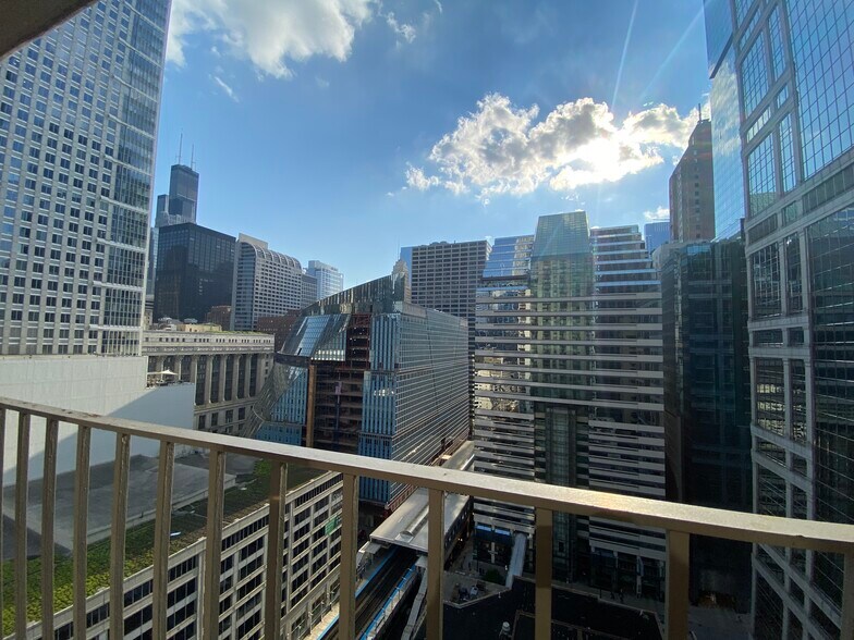 Building Photo - 200 N Dearborn St