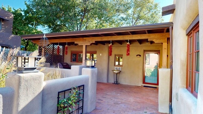 Primary Photo - 901 Galisteo St