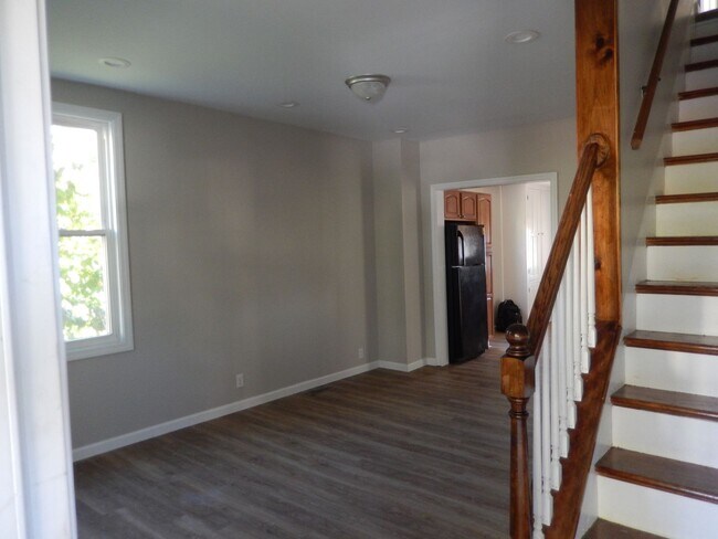 Building Photo - Newly Remodeled 3BR, 2BA, Single Family Home - SHOWING SOON!