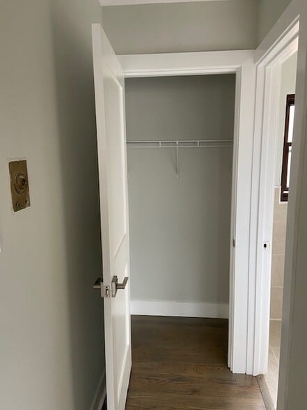 Building Photo - 551 N Sheridan Rd