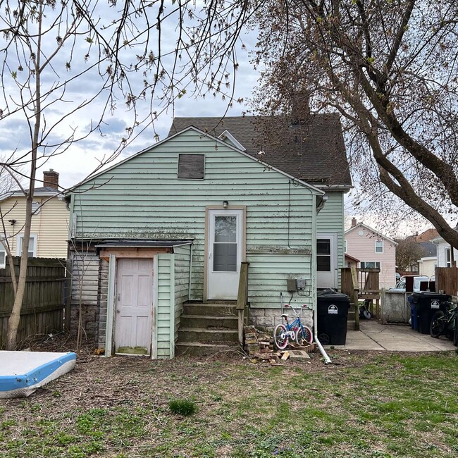 Building Photo - 710 12th St
