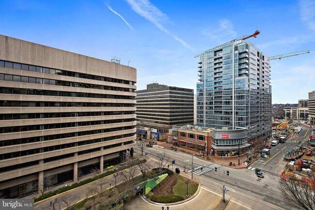 Building Photo - 1805 Crystal Dr