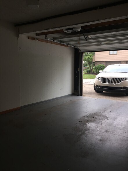 Garage - 928 Outlook Ridge Ln