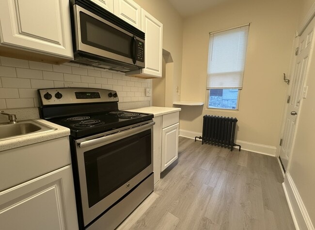 Building Photo - 4441 Richmond St