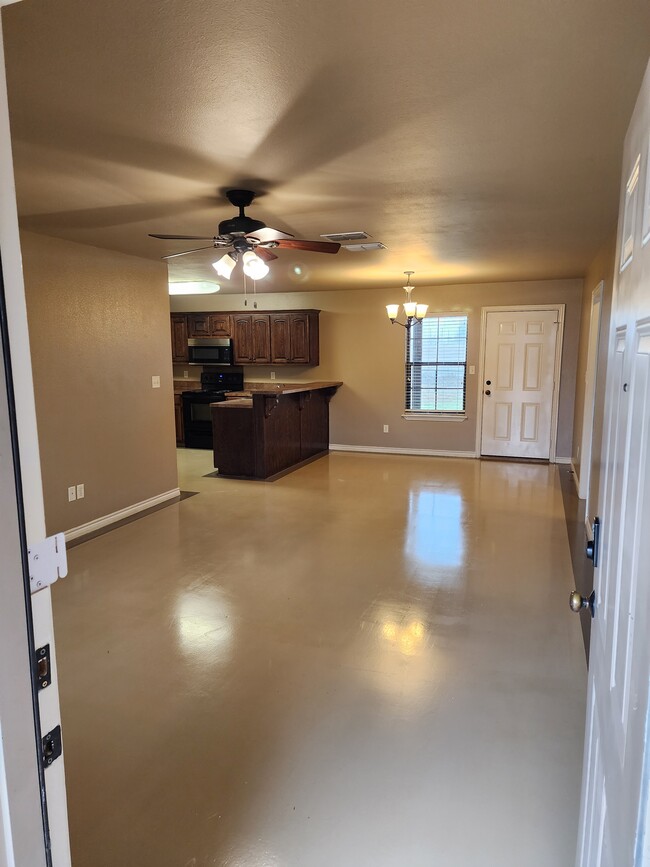 Building Photo - 13380 Country Meadow Ln