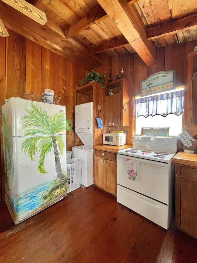 Building Photo - 1111 Surf Dr