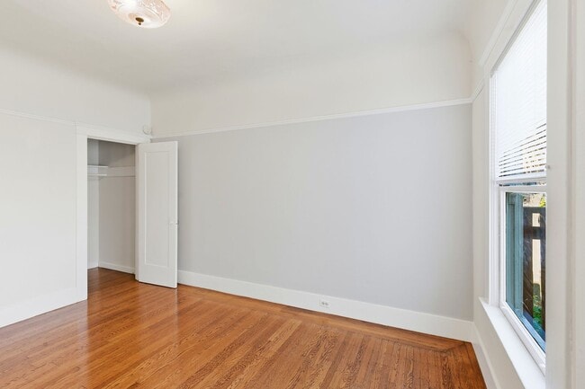 Building Photo - 380 29th St