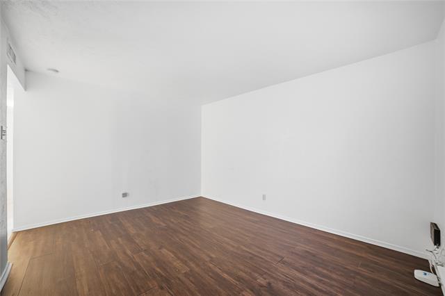 Building Photo - 334 Valley Park Dr