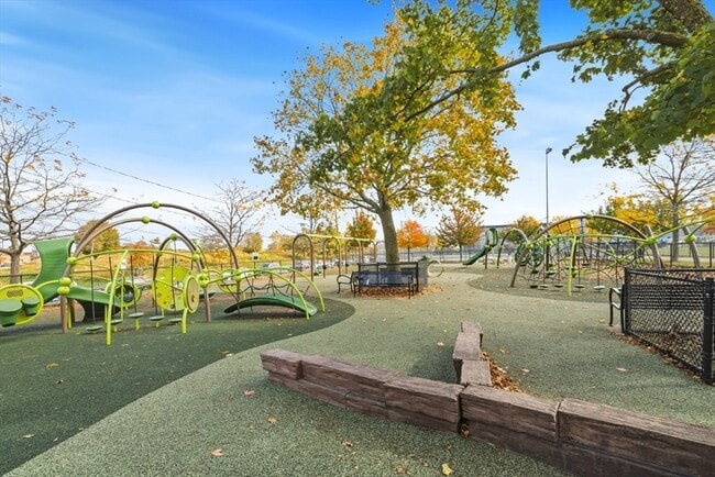 Building Photo - 171 Brooks St