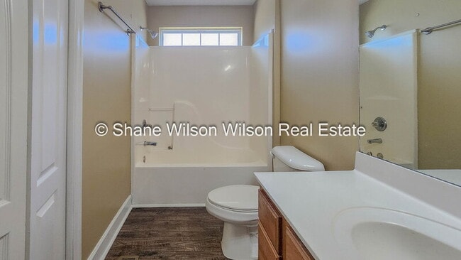 Building Photo - 110 2nd St