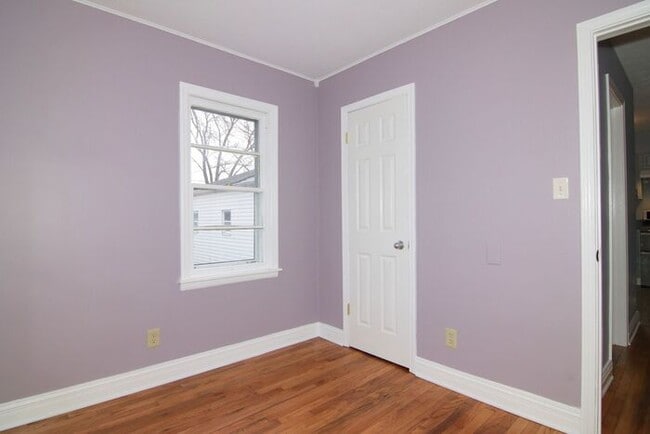 Building Photo - Sweet 3 Bedroom Home Close to Speedway