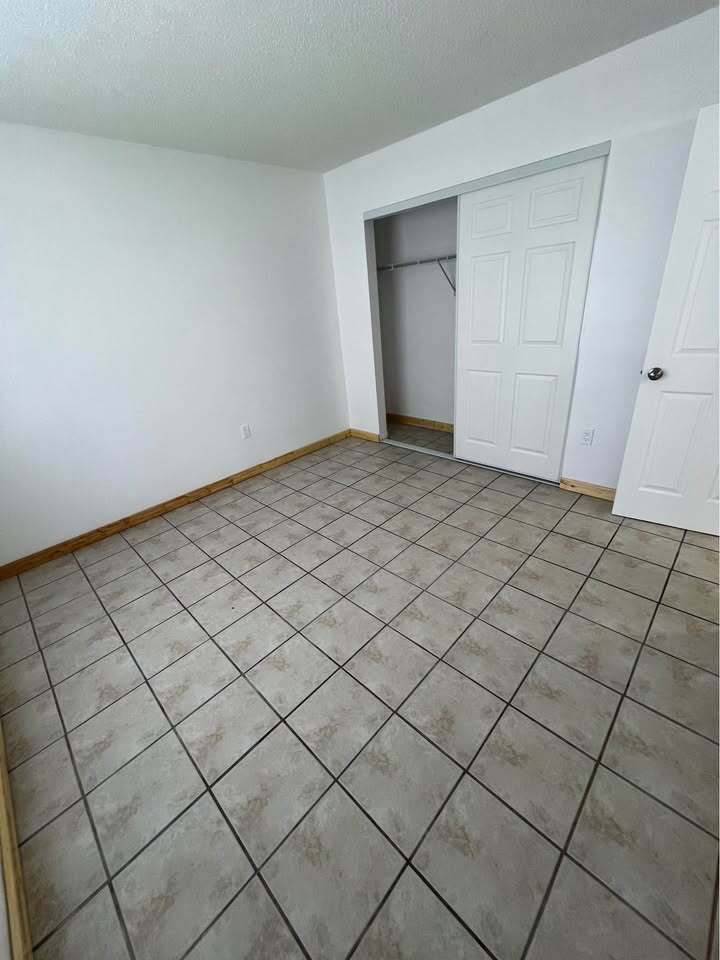 Building Photo - 917 Royal Palm Dr