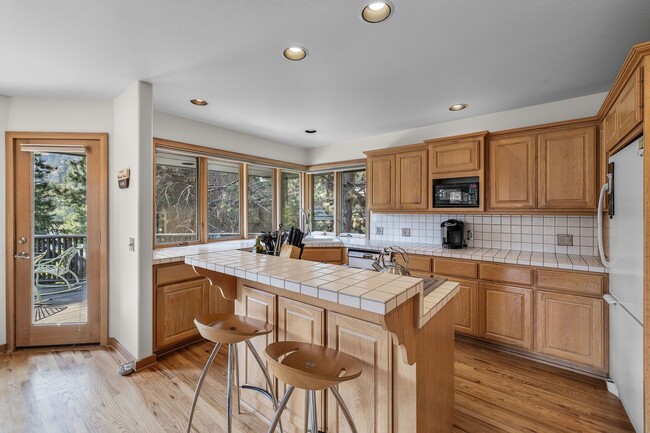 Building Photo - Deschutes River Fully Furnished 3 Bed 2.5 ...