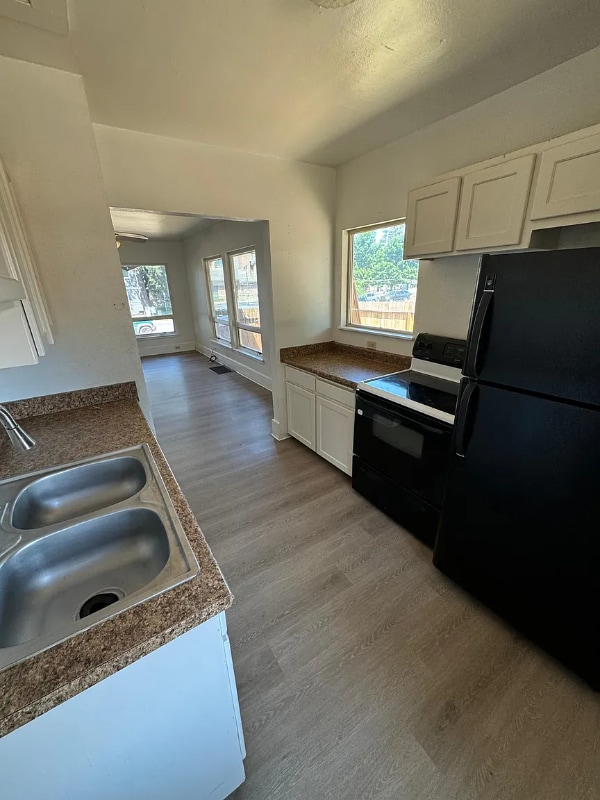 Building Photo - 225 SE Vine Ln