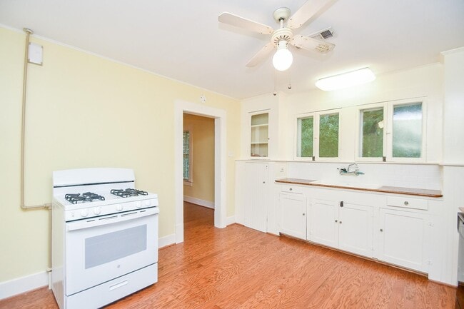 Building Photo - 4528 Magnolia St