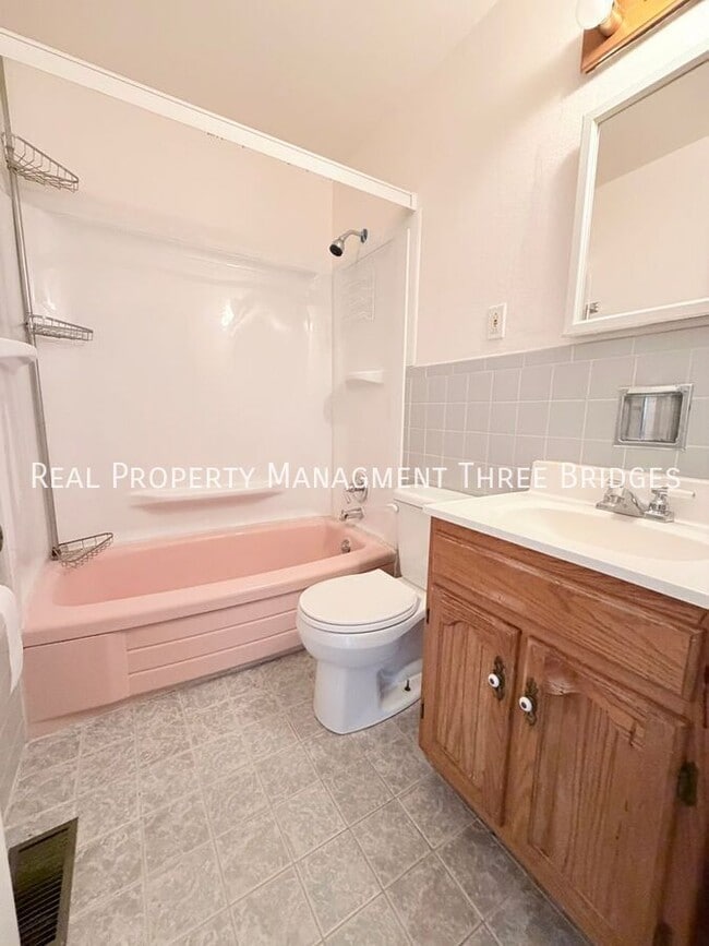 Building Photo - 90 Canisius Ln