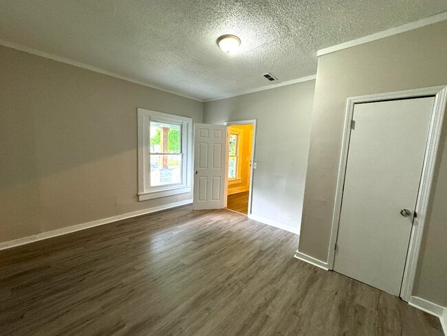 Building Photo - 1607 Draper St