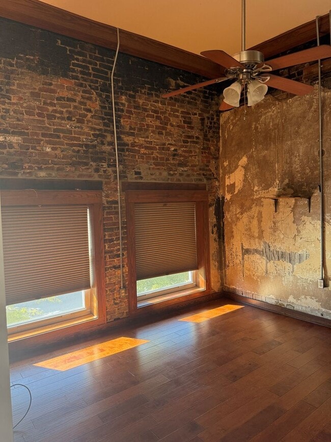 Building Photo - 210 W Main St