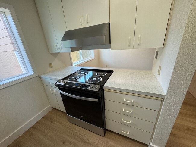 Building Photo - 1041/A/