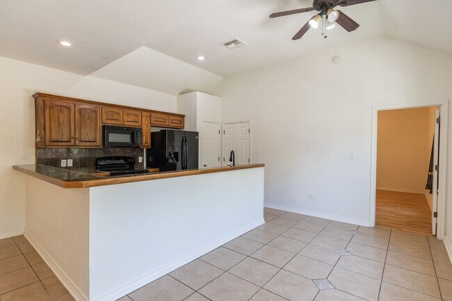 Building Photo - 3310 Silver Oaks Dr