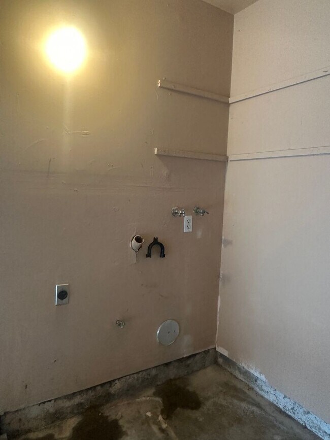 Building Photo - Charming 3-Bed/2.5-Bath Townhome with 2-Car Garage in Garden Grove