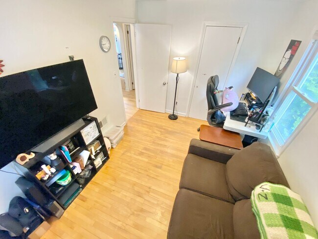 Building Photo - 4 Bedroom Home in South Burlington VT Avai...